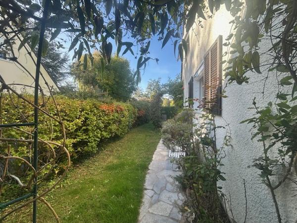 Breuillet (91650) BREUILLET - PORT SUD - MAISON FAMILIALE F6 - 120 M2 - JARDIN ET LAC