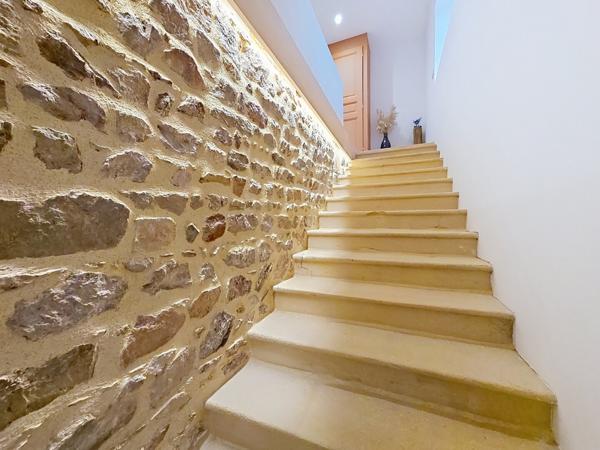 Maison 175 m² en pierre et pisé sur 591 m²