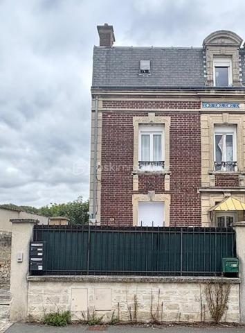 Découvrez ce bien au charme intemporel qui s'étend sur une surface habitable de 101 m²divisé en 3 appartements loués, assurant des revenus locatifs immédiats. Il se situe à proximité des commodités, transports et écoles . Parfait, pour un investissement rentable.

Appartement 1:  type F1 de 34 m2 - Rez de chaussée avec jardin privatif d'environ 20 m2. Composé d'une chambre , d'un séjour avec coin cuisine, d'une salle d'eau avec un WC.
Appartement 2 : Type F1 de 36 m2 - Composé d'une chambre , d'un séjour avec coin cuisine , d'une salle d'eau avec un WC .
Appartement 3 : Type F1 de 36 m2 composé d'une chambre , d'un séjour avec coin cuisine , d'une salle d'eau avec un WC.

Les 3 appartements disposent également d'une cave chacun.

L'ensemble bénéficie d'une Cour commune ( places de stationnement supplémentaires ) et de 3 garages ( box ).

Revenus locatifs annuels: 22 800€
Prix de vente:  290 000€
Indice de rentabilité 8%
Taxe foncière 1643€

Contactez moi dès aujourd'hui pour organiser une visite et découvrir le potentiel de cet investissement!