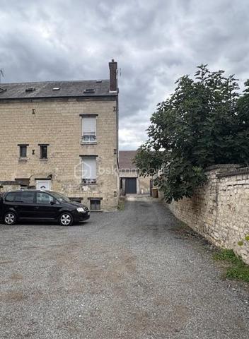 Découvrez ce bien au charme intemporel qui s'étend sur une surface habitable de 101 m²divisé en 3 appartements loués, assurant des revenus locatifs immédiats. Il se situe à proximité des commodités, transports et écoles . Parfait, pour un investissement rentable.

Appartement 1:  type F1 de 34 m2 - Rez de chaussée avec jardin privatif d'environ 20 m2. Composé d'une chambre , d'un séjour avec coin cuisine, d'une salle d'eau avec un WC.
Appartement 2 : Type F1 de 36 m2 - Composé d'une chambre , d'un séjour avec coin cuisine , d'une salle d'eau avec un WC .
Appartement 3 : Type F1 de 36 m2 composé d'une chambre , d'un séjour avec coin cuisine , d'une salle d'eau avec un WC.

Les 3 appartements disposent également d'une cave chacun.

L'ensemble bénéficie d'une Cour commune ( places de stationnement supplémentaires ) et de 3 garages ( box ).

Revenus locatifs annuels: 22 800€
Prix de vente:  290 000€
Indice de rentabilité 8%
Taxe foncière 1643€

Contactez moi dès aujourd'hui pour organiser une visite et découvrir le potentiel de cet investissement!