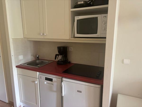 MALLEMORT - Appartement 2 pièces 28 m2 - coeur de village - golf -