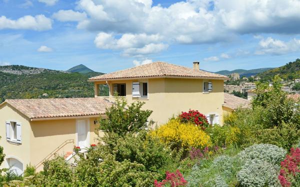 Maison à vendre    7 pièces •  Montbrun-les-Bains