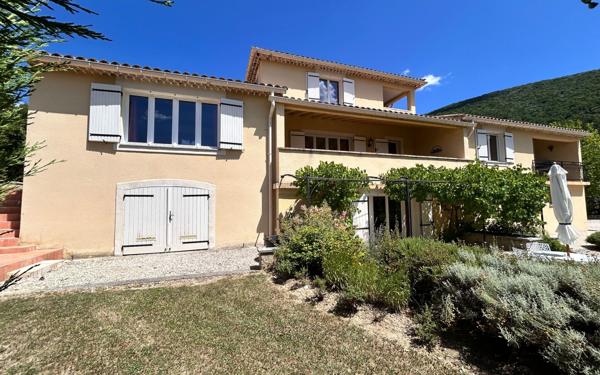 Maison à vendre    7 pièces •  Montbrun-les-Bains