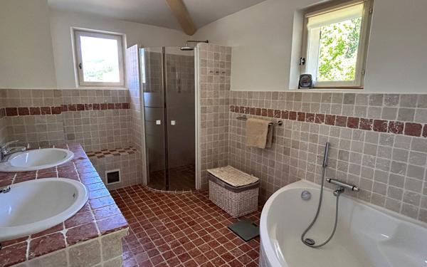 Maison à vendre    7 pièces •  Montbrun-les-Bains