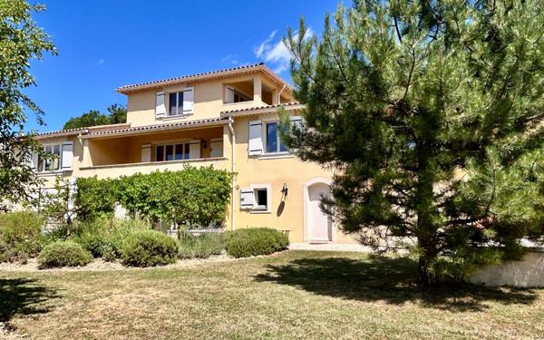 Maison à vendre    7 pièces •  Montbrun-les-Bains