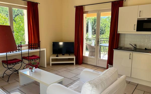 Maison à vendre    7 pièces •  Montbrun-les-Bains