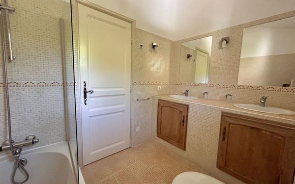 Maison à vendre    7 pièces •  Montbrun-les-Bains