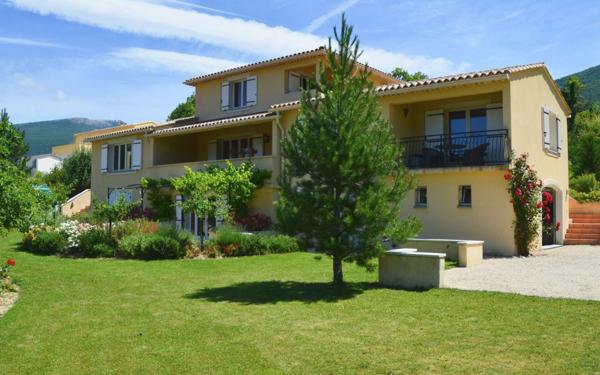 Maison à vendre    7 pièces •  Montbrun-les-Bains