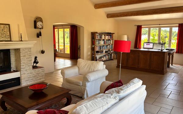 Maison à vendre    7 pièces •  Montbrun-les-Bains