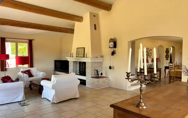 Maison à vendre    7 pièces •  Montbrun-les-Bains