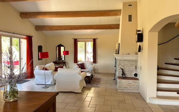 Maison à vendre    7 pièces •  Montbrun-les-Bains