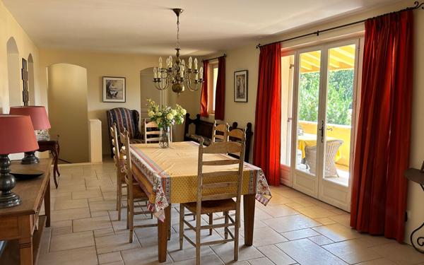 Maison à vendre    7 pièces •  Montbrun-les-Bains