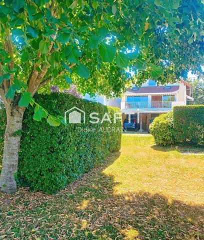 Maison très lumineuse avec Terrain arboré et clos