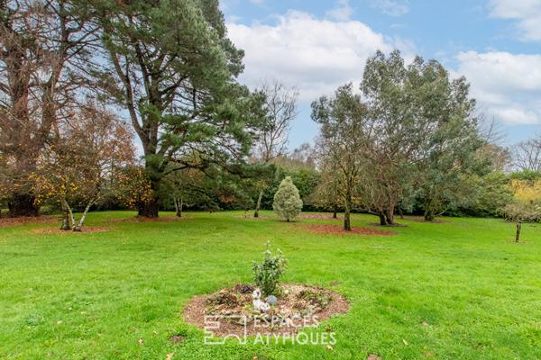 Propriété familiale et lumineuse au calme avec vaste parc arboré