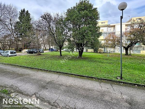 Appartement T2 loué avec balcons - résidence calme Brignoles