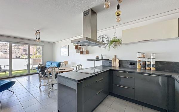 Appartement à louer    3 pièces • 69 m2 La Seyne-sur-Mer