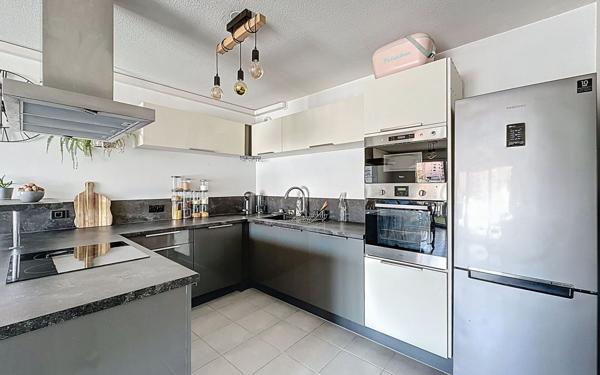 Appartement à louer    3 pièces • 69 m2 La Seyne-sur-Mer