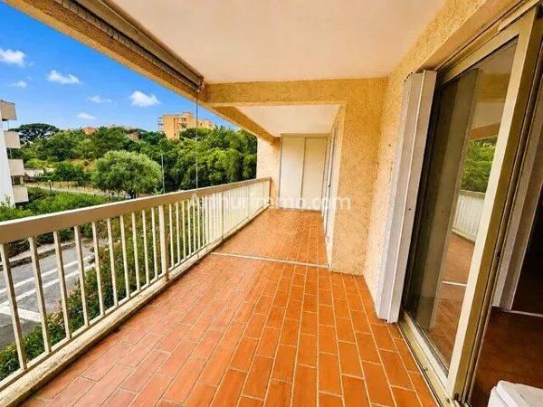 Vente                                                      Appartement
                        
                     3 pièces                      42 m2                     à Sainte-Maxime