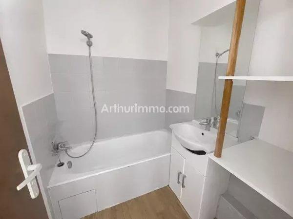 Vente                                                      Appartement
                        
                     3 pièces                      42 m2                     à Sainte-Maxime