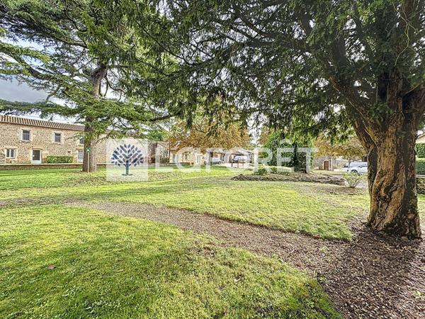 Achat maison près de STE VERGE - 15 pièce(s) - 1487 m² - 1 100 540 €