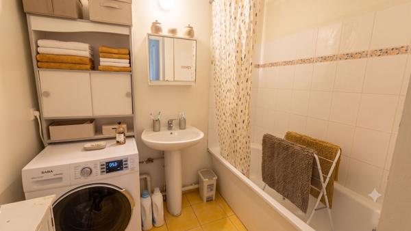 APPARTEMENT T3 DE 57 M² AVEC BALCON OUEST & PARKING ? POUR INVESTISSEUR (VENDU OCCUPÉ)