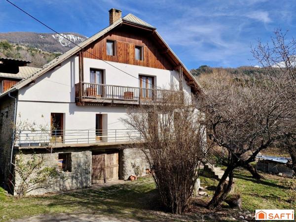 Grande bâtisse ancienne alliant charme, espace et nature – Saint-Sauveur