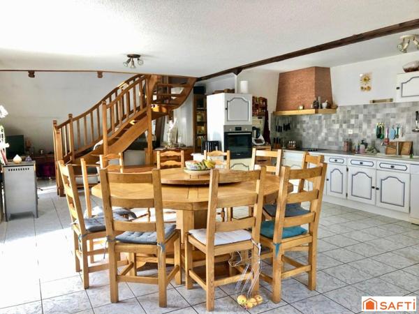 Grande bâtisse ancienne alliant charme, espace et nature – Saint-Sauveur