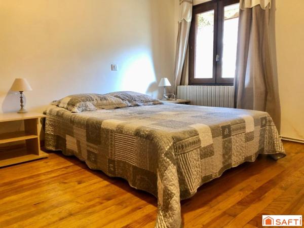 Grande bâtisse ancienne alliant charme, espace et nature – Saint-Sauveur