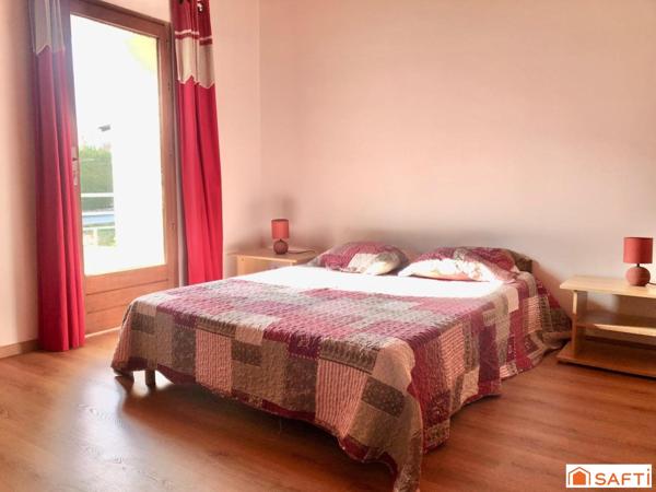 Grande bâtisse ancienne alliant charme, espace et nature – Saint-Sauveur