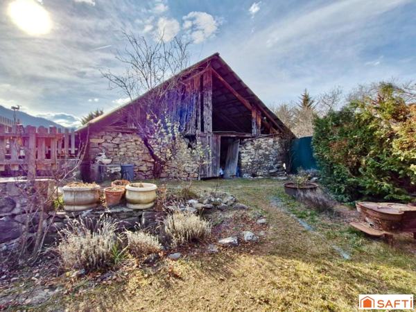 Grande bâtisse ancienne alliant charme, espace et nature – Saint-Sauveur