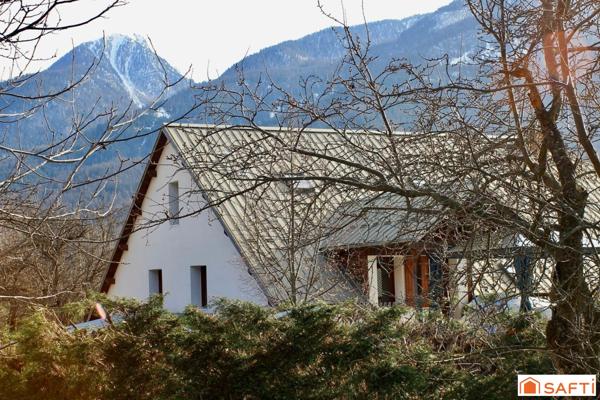 Grande bâtisse ancienne alliant charme, espace et nature – Saint-Sauveur