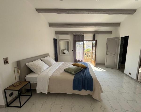 Propriété de caractère – 420 m² – Terrain de 2 300 m² – Piscine – Dépendance