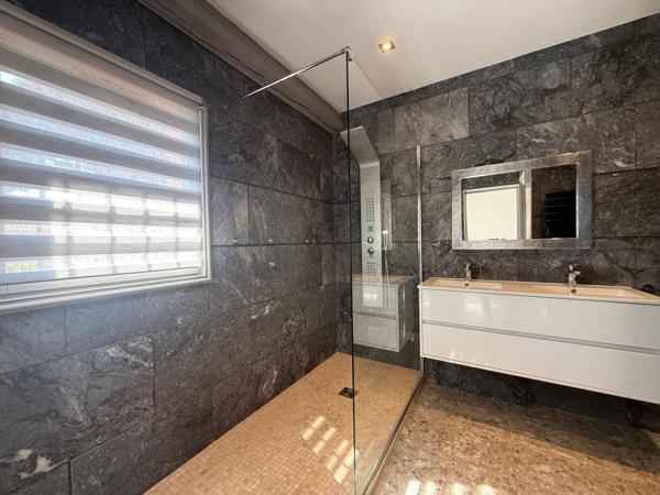 Propriété de caractère – 420 m² – Terrain de 2 300 m² – Piscine – Dépendance