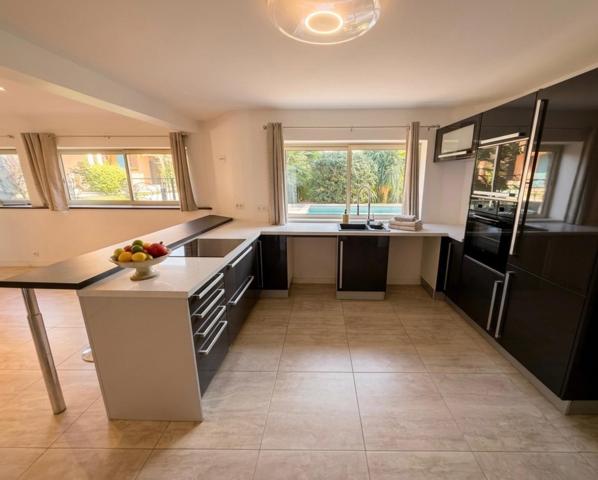 Propriété de caractère – 420 m² – Terrain de 2 300 m² – Piscine – Dépendance