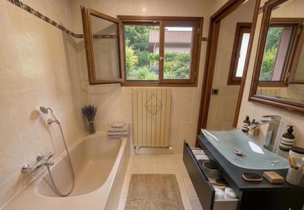 Propriété de caractère – 420 m² – Terrain de 2 300 m² – Piscine – Dépendance