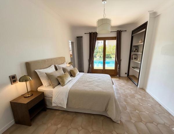 Propriété de caractère – 420 m² – Terrain de 2 300 m² – Piscine – Dépendance