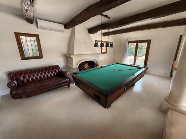 Propriété de caractère – 420 m² – Terrain de 2 300 m² – Piscine – Dépendance