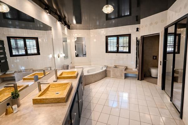 Propriété de caractère – 420 m² – Terrain de 2 300 m² – Piscine – Dépendance