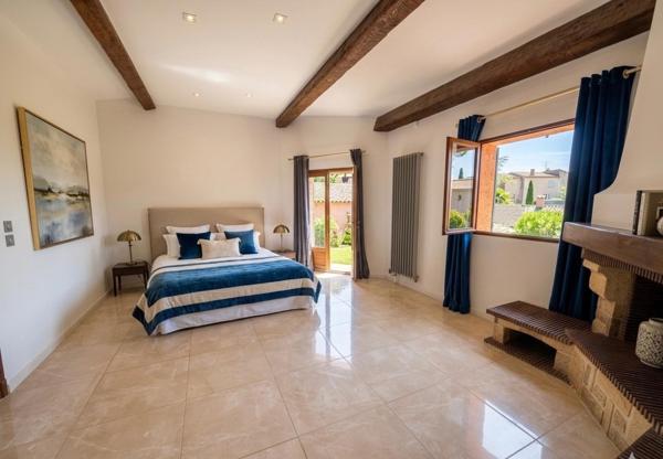 Propriété de caractère – 420 m² – Terrain de 2 300 m² – Piscine – Dépendance