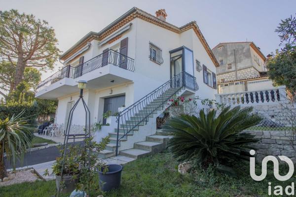Maison 5 pièces de 130 m² à Cagnes-sur-Mer (06800)