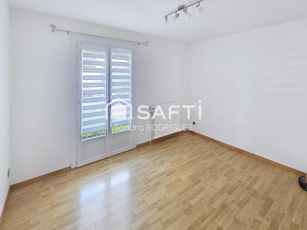 Pavillon construit sur sous sol complet, 5 pièces à la campagne à 8 min de Saint-Quentin sans aucun travaux à prévoir.