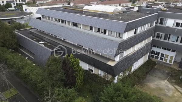 Immeuble de 1 407 m²