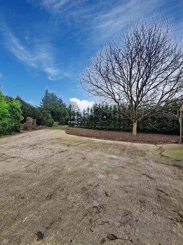 Belle propriété avec 1 dépendance et 2 granges !