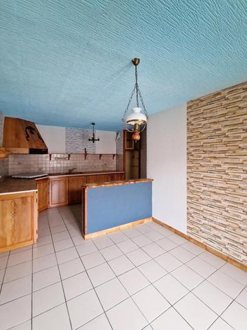 Belle propriété avec 1 dépendance et 2 granges !