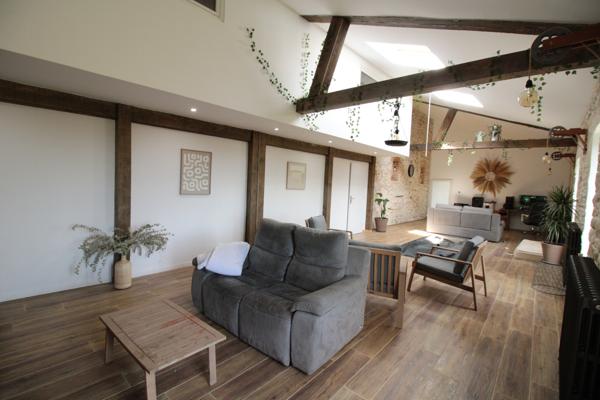 Mas de 350M2 avec piscine sur 3 ha