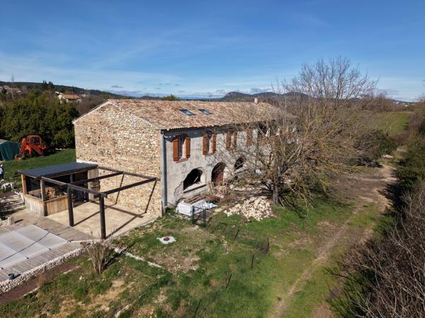 Mas de 350M2 avec piscine sur 3 ha
