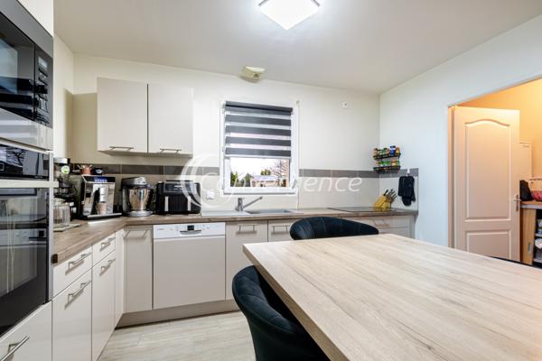 Maison
                                                                                                                                                                                                                                                                                                                        6 pièce(s)                                                                                                                                                                                                          4 chambre(s)                                                                                                                                                                                                          105  m²