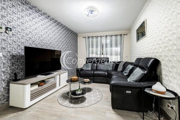 Maison
                                                                                                                                                                                                                                                                                                                        6 pièce(s)                                                                                                                                                                                                          4 chambre(s)                                                                                                                                                                                                          105  m²
