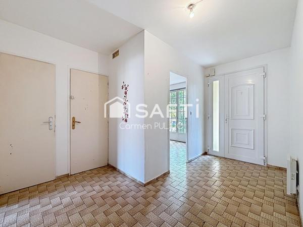 Maison de plain-pied : 2 chambres, un bureau, garage, grand terrain