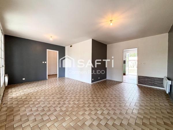 Maison de plain-pied : 2 chambres, un bureau, garage, grand terrain